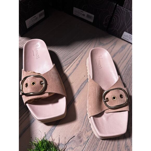 Homers Suede Buckle Slip On Sandals Size 8 Neutral - Picture 1 of 2